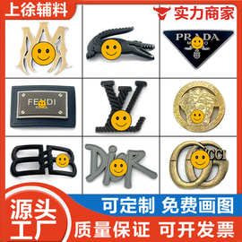 棒球帽五金标志英文LOGO字母品牌金色黑色标背面可卸拧螺丝金属标