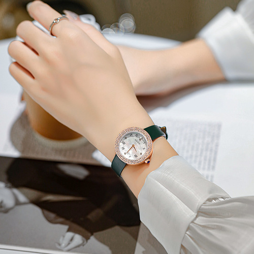 古欧古欧手表女简约时尚气质镶钻圆形防水石英表皮带小众女士手表