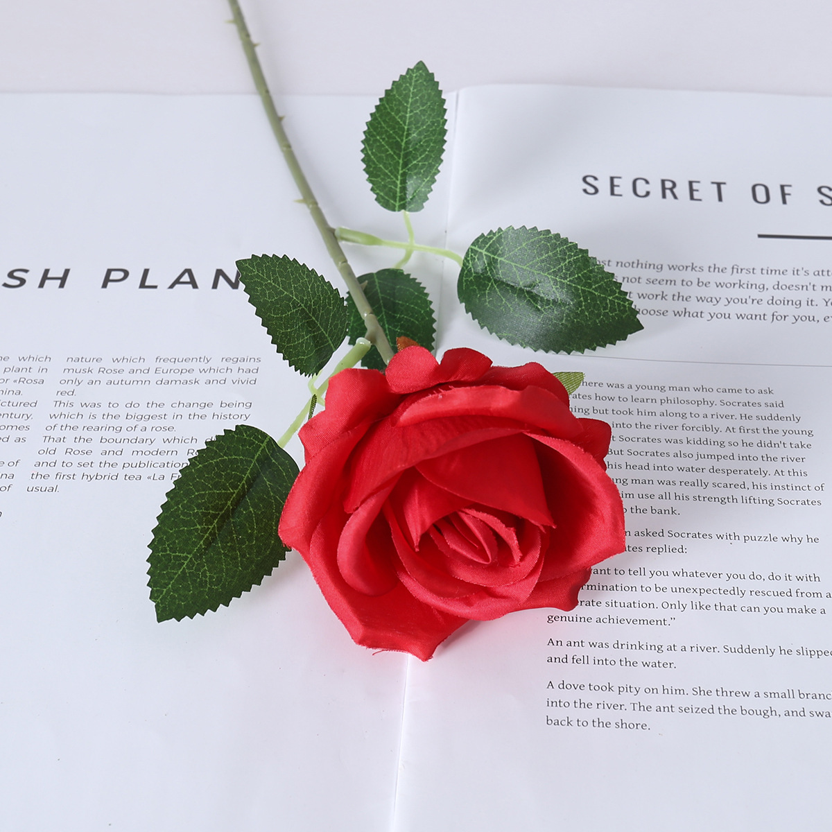 Simulación de tela de seda rosas casera única casera cascada roja decoración de pared de flores hechas a mano ramo falso