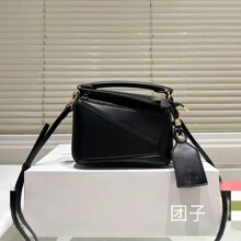 罗意家22新款 黑色压印标 原厂小牛皮 puzzle 拼皮几何包 软男