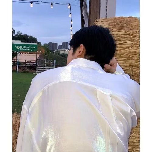 Ice Silk Cool & Handsome Shirt for Men: Lazy Style, Instagram-Worthy Drape Effect, Slimming Summer Look—Lightweight White Long-Sleeve Design with a Relaxed Fit