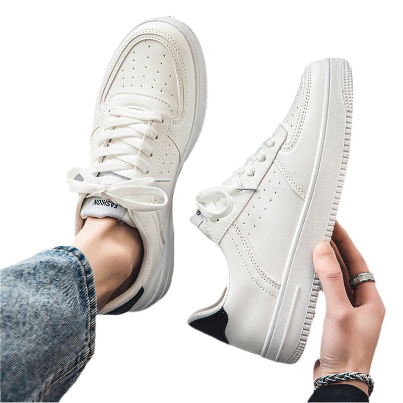 Zapatos blancos transpirables de verano para hombre, zapatos informales versátiles para jóvenes, zapatillas deportivas de color blanco puro para estudiantes, novedad de 2023