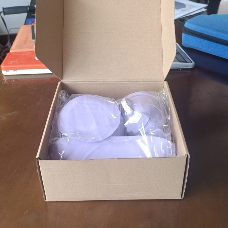 Amazon ベストセラー子供用食器セットスマイリーフェイスシリコンディナープレート離乳食ボウルよだれかけスプーンとフォーク卸売