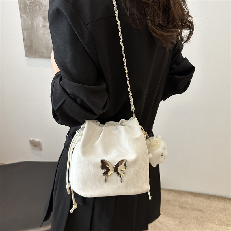 2024 nuevo estilo de moda coreano de este año popular bolso de cadena nicho de diseño de mariposa bolso de cubo
