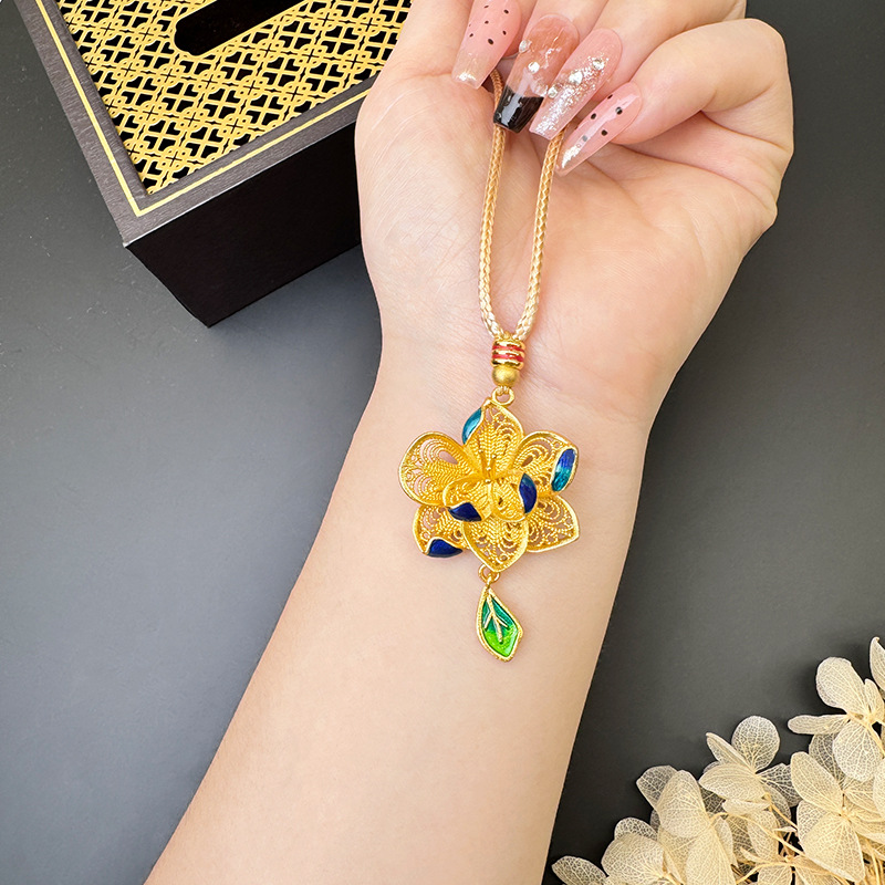 Antiguo oro de oro de lujo ligero de Vietnam nuevos productos de alta calidad flores hueco goteo de aceite de esmalte collar de hoja de color mujer fábrica al por mayor