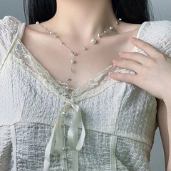 純粋な欲望のスタイルの真珠不規則なビーズタッセルネックレスファッショナブルでシンプルな軽い高級感のある女性用の調節可能な鎖骨チェーン