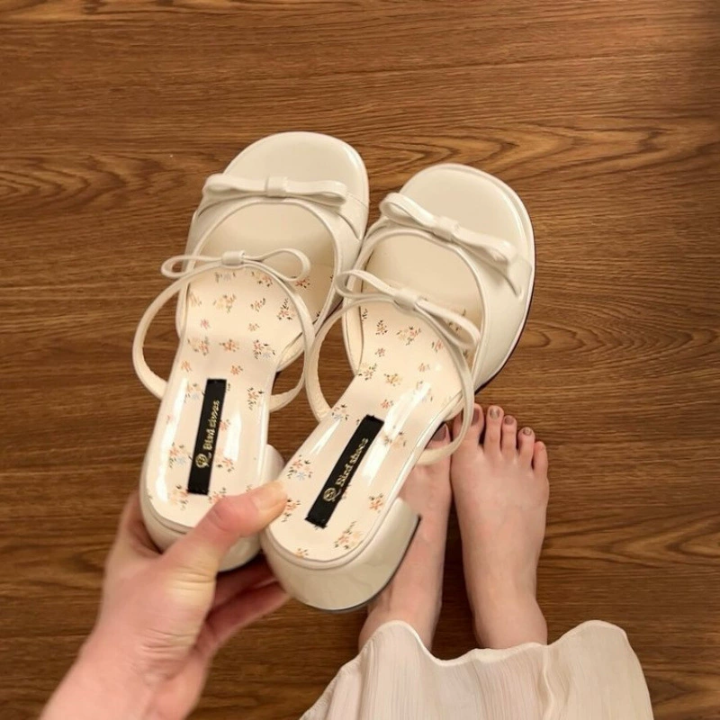 Женские босоножки на толстом каблуке с юбкой, французский стиль, нежный дизайн, лето 2025, новинка, бантик, высокий каблук.