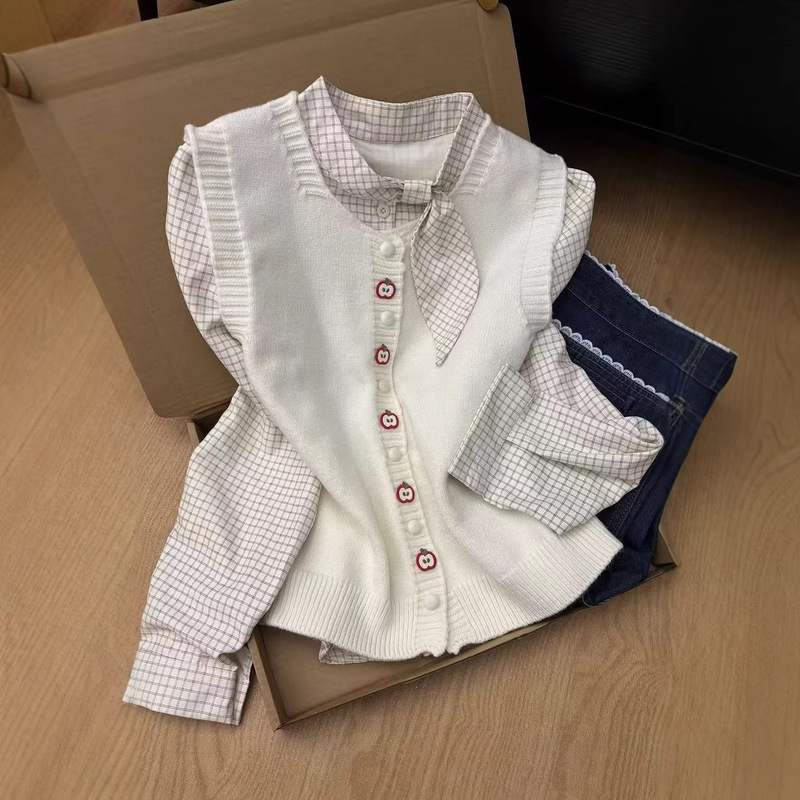Manufacturer's New Age-Reducing Set: Early Spring Plaid Shirt Layered with Women's Knitwear, Knitwear Vest, Two Pieces Manufacturer's New Age-Reducing Set: Early Spring Plaid Shirt Layered with Women's Knitwear, Knitwear Vest, Two Pieces