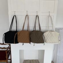 2023秋冬云朵包 韩版新款大容量时尚轻便菱格褶皱长肩皮带单肩包