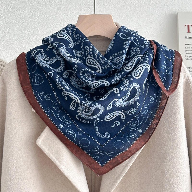 올드머니 스타일 캐슈플라워-블루커피