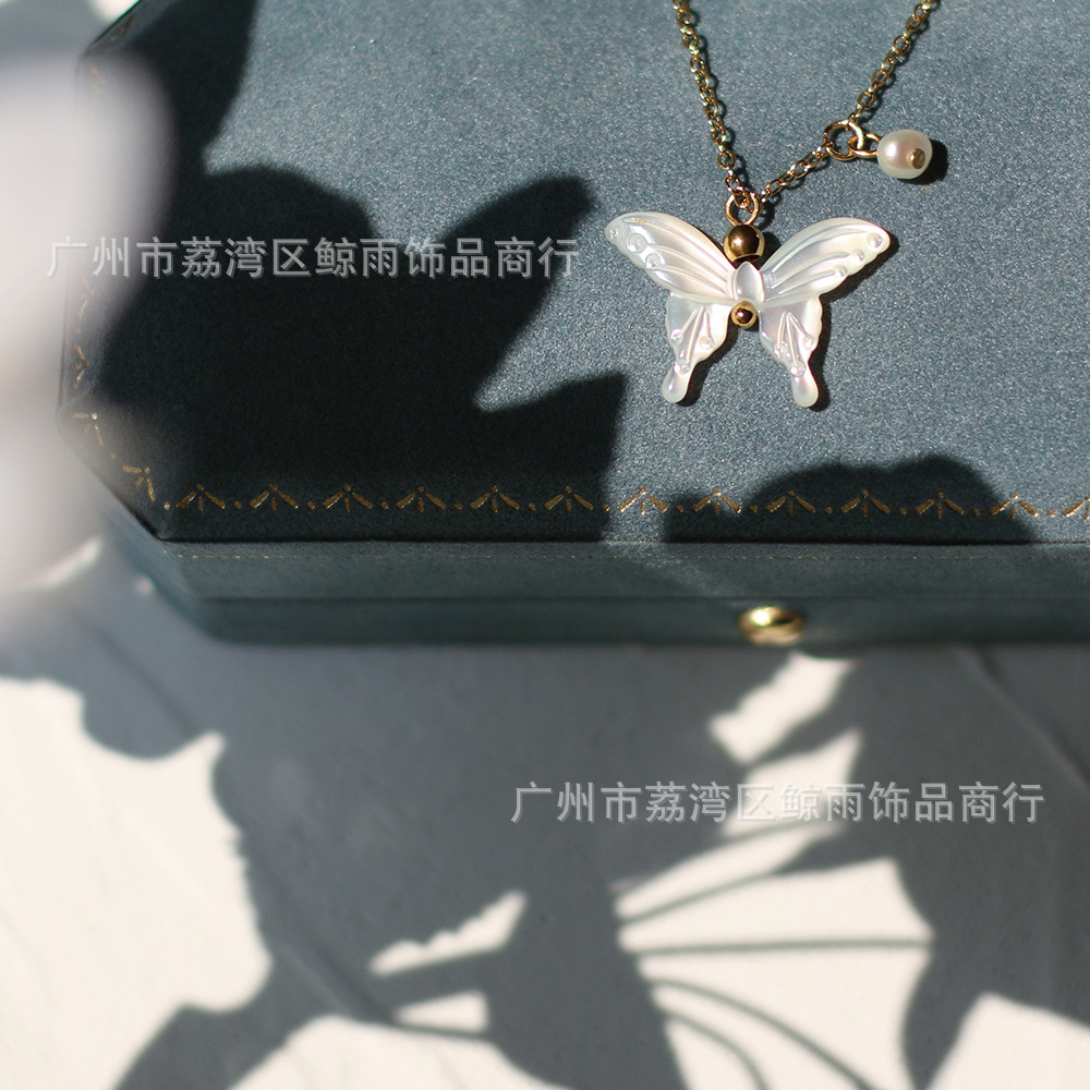 Wholesale Jewelry White Shell Pearl Butterfly Pendant Titanium Steel Necklace Nihaojewelry display picture 2