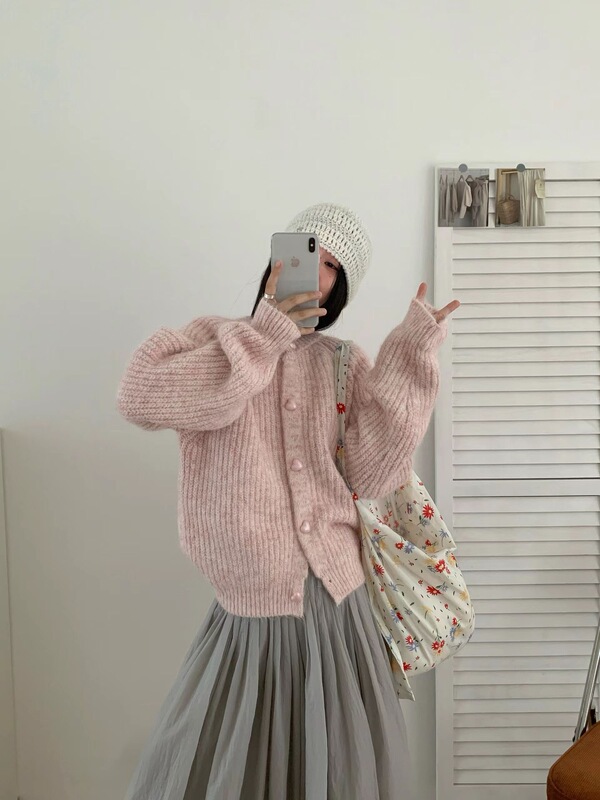 十三行韩版减龄显瘦圆领针织开衫女秋季爱心扣软糯毛衣外套上衣|undefined