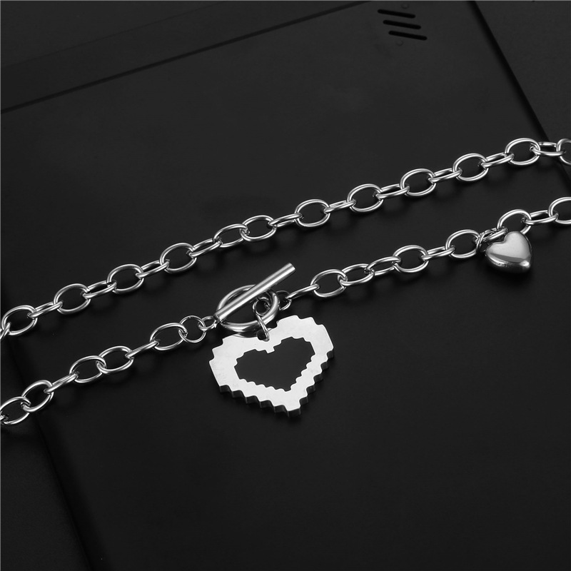 Wholesale Jewelry Fashion Black Dripping Oil Heart-shaped Pendant Stainless Steel Necklace Nihaojewelry display picture 5