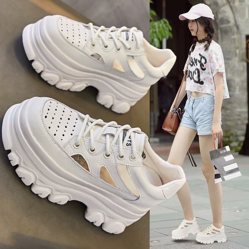 Толстая подошва полые сандалии женские 2024 летний новый рост 9CM повседневная кожаная академия стиль маленькие белые туфли дикие одиночные туфли