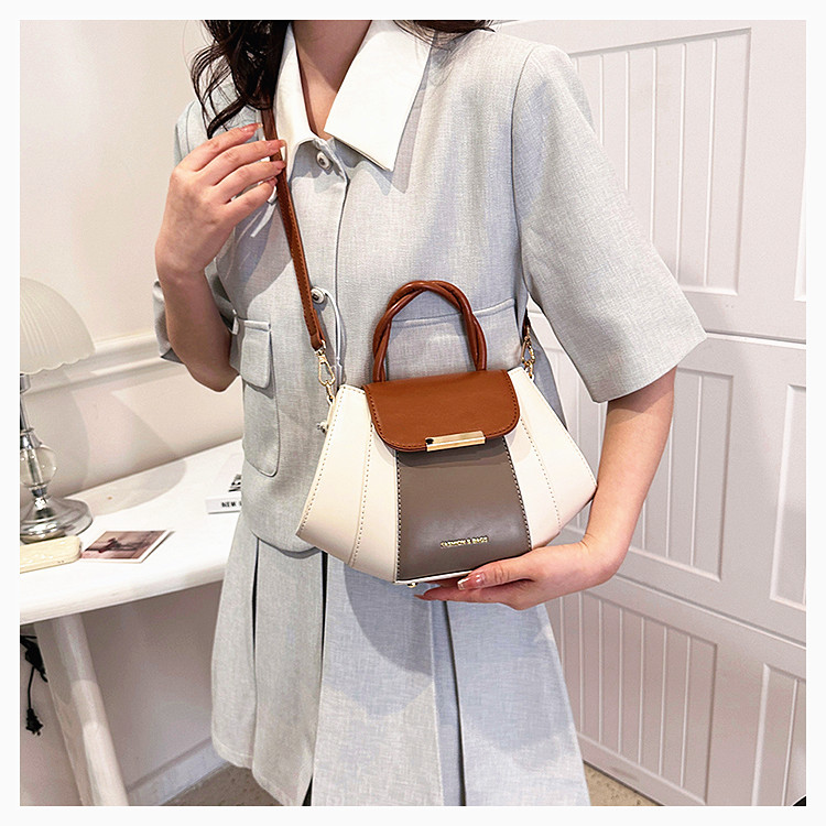 577g Weight Polyester Lining Material Zipper Closure Type Single Shoulder Strap Strap Type Crossbody Bag Bags Type Casual, Daily Occasion Pu Leather Material Color Block Pattern All Seasons Season Women's Gender Streetwear Style Square Shape Medium Size Women's Medium Pu Leather Color Block Streetwear Square Zipper Crossbody Bag 26