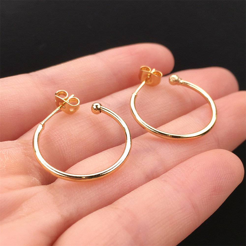Glossy Circle C-shaped Copper Gold-plated Earrings Wholesale Nihaojewelry display picture 8