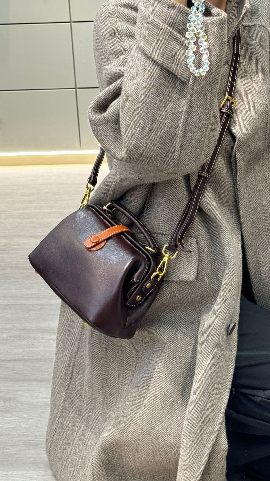 Top Grain Cowhide Leather 2024 New Handcrafted Doctor Bag For Women, Niche Crossbody Genuine Leather Bag, Practical And Versatile For Commuting - Thumbnail 5