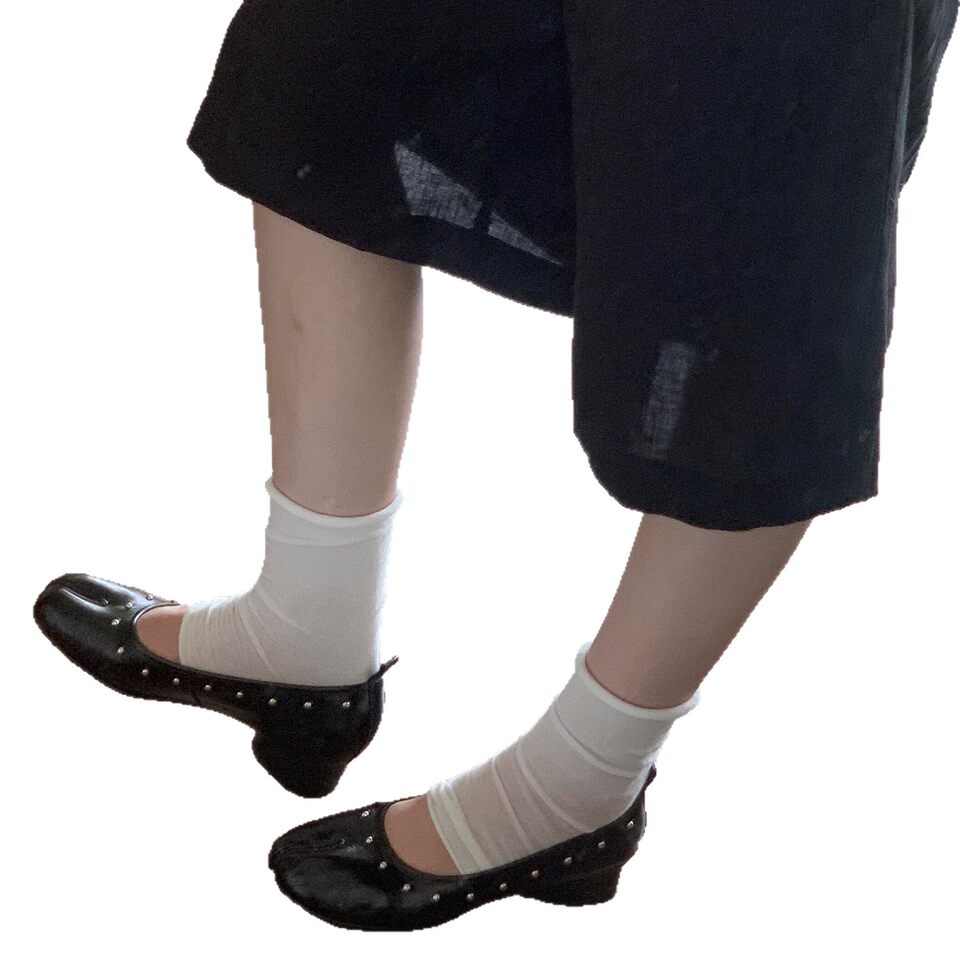 Giày búp bê nữ mũi tách ngón da cừu đính đinh tán, gót vuông thô 3–6 cm — Màu trắng, màu đen