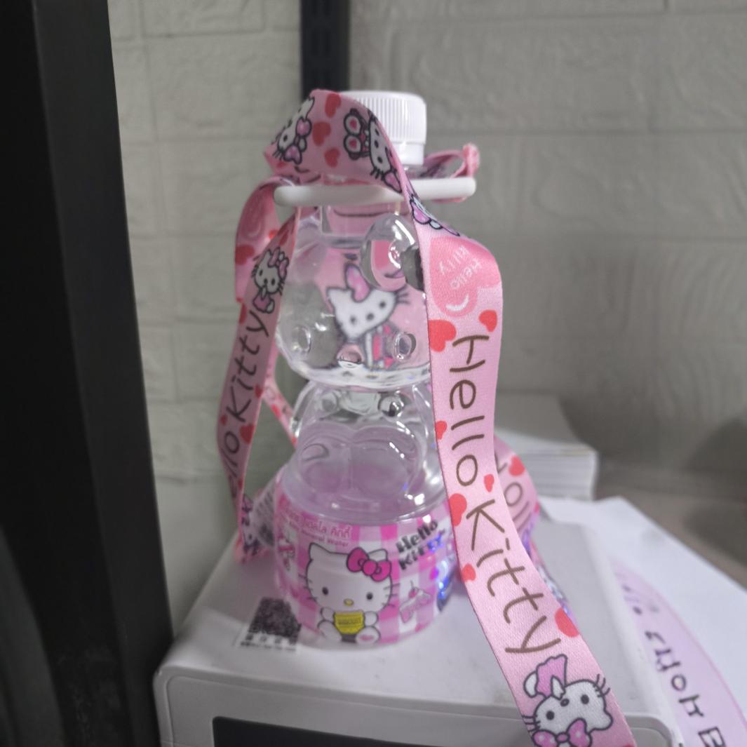 Free shipping Thailand Sanrio mineral water hellokitty Pure water.