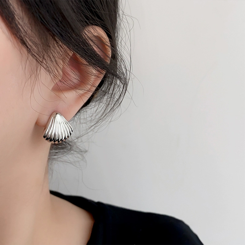 Internet celebridad dulce fresco personalizado pendientes de concha hembra no perforado mosquito bobina oreja clip temperamento moda nicho pendientes simples moda