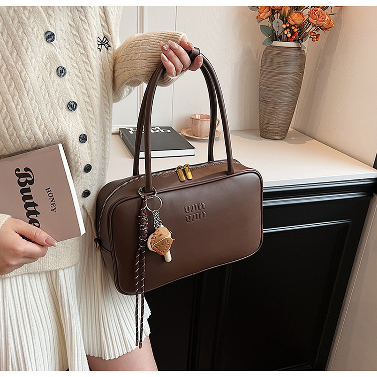 2026 nuevo nicho de moda bolos bolsos de gran capacidad bolsos de transporte de alta calidad sensación de hombro de un solo brazo