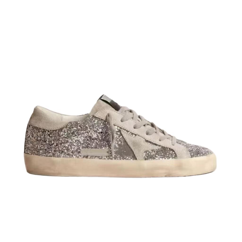 Estrellas de cuero nuevo tipo de altura interior plana para hombres y mujeres zapatos blancos casuales coreanos retro zapatos sucios de comercio exterior zapatos de skate para hombres