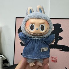 ぬいぐるみ、スカート、クマのおもちゃ、トップス、スウェットシャツ、アクセサリー、人形、人形の服、パンツ、ラブクロスの服