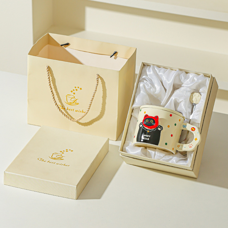 Cute gato taza de cerámica con cubierta cuchara taza de café taza de agua taza de pareja regalo de mano al por mayor alto valor facial