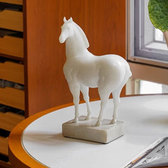 新しい中国風のレトロな白い馬の彫刻装飾品ホームアクセサリー白い馬リビングルームホテルのテレビキャビネットの装飾ギフト