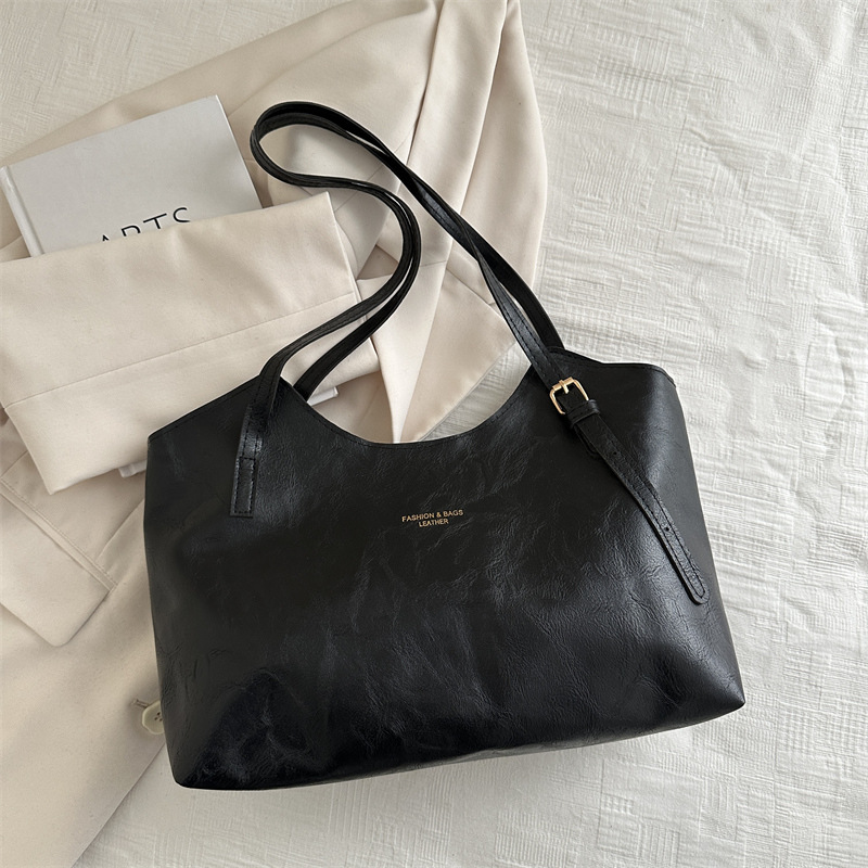 Retro 2024 invierno de mujeres nuevas bolsas de viaje de moda bolsas de hombro portátiles de moda simple bolsas de gran capacidad para mujeres