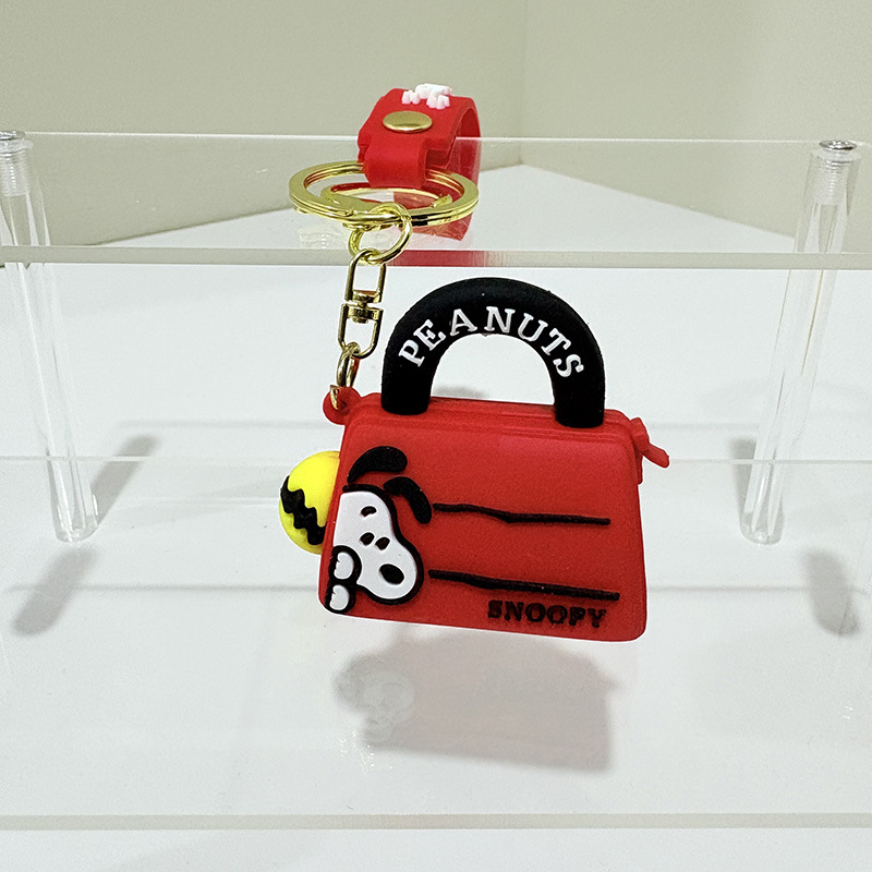 Space Snoop Dog Keychain Cartoon Lovely Car Keychain Girl Heart Couple Bag Colgante al por mayor