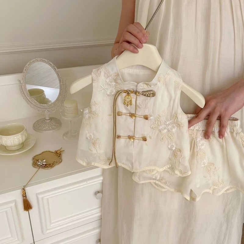 女の子中国風スーツ 2025 夏の新しい女の子新中国風漢服ノースリーブトップショーツツーピーススーツ|undefined