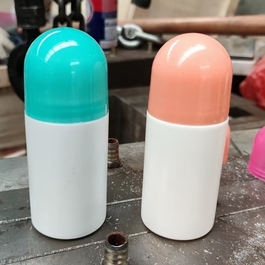 日化瓶滚珠瓶子60毫升化装品管100毫升80ml润滑乳液瓶子精油塑料