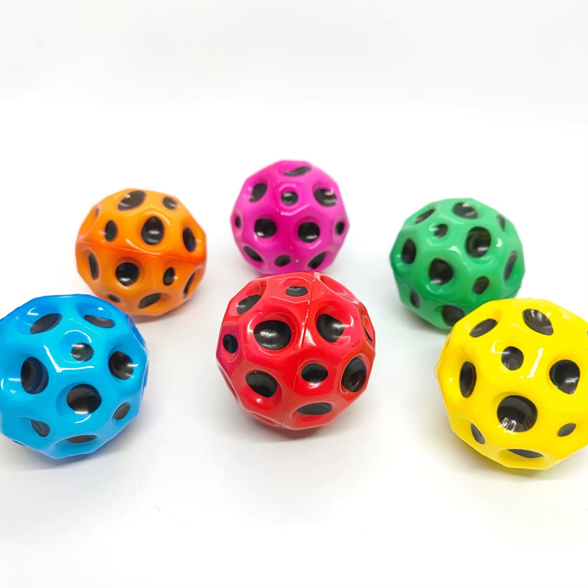 Venta caliente transfronteriza 7CM espuma PU bola de estrés estiramiento brillante baloncesto pequeño descompresión para niños juguete de ventilación rugby image 14