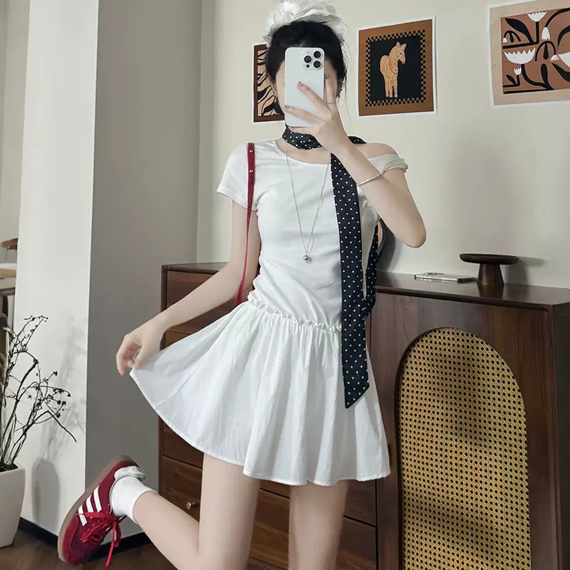 韩系斜肩短袖连衣裙女夏季薄款设计感a字半身裙小个子甜辣风短裙
