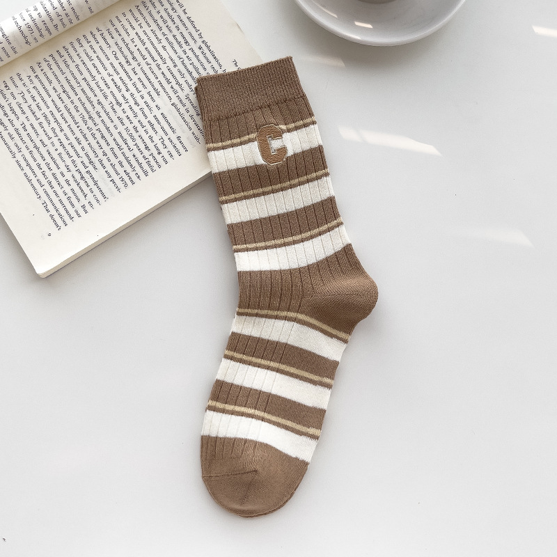 Calcetines de algodón de color sólido calcetines de invierno niñas ins moda Zhuji calcetines a media pierna bordados a rayas con doble aguja