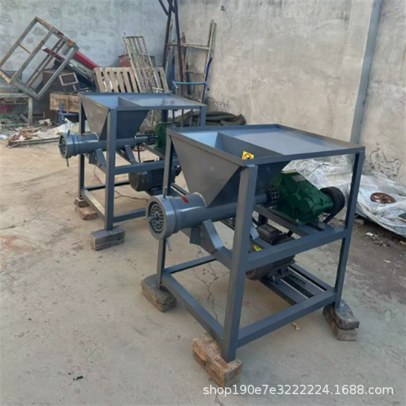 Большая электрическая мясорубка для измельчения куриных костей и рыбных костей.