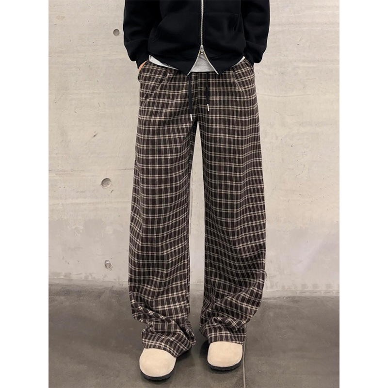Brown American retro houndstooth trousers for men, autumn style, wide-leg draped sloping trousers, straight leg, sporty casual trousers.