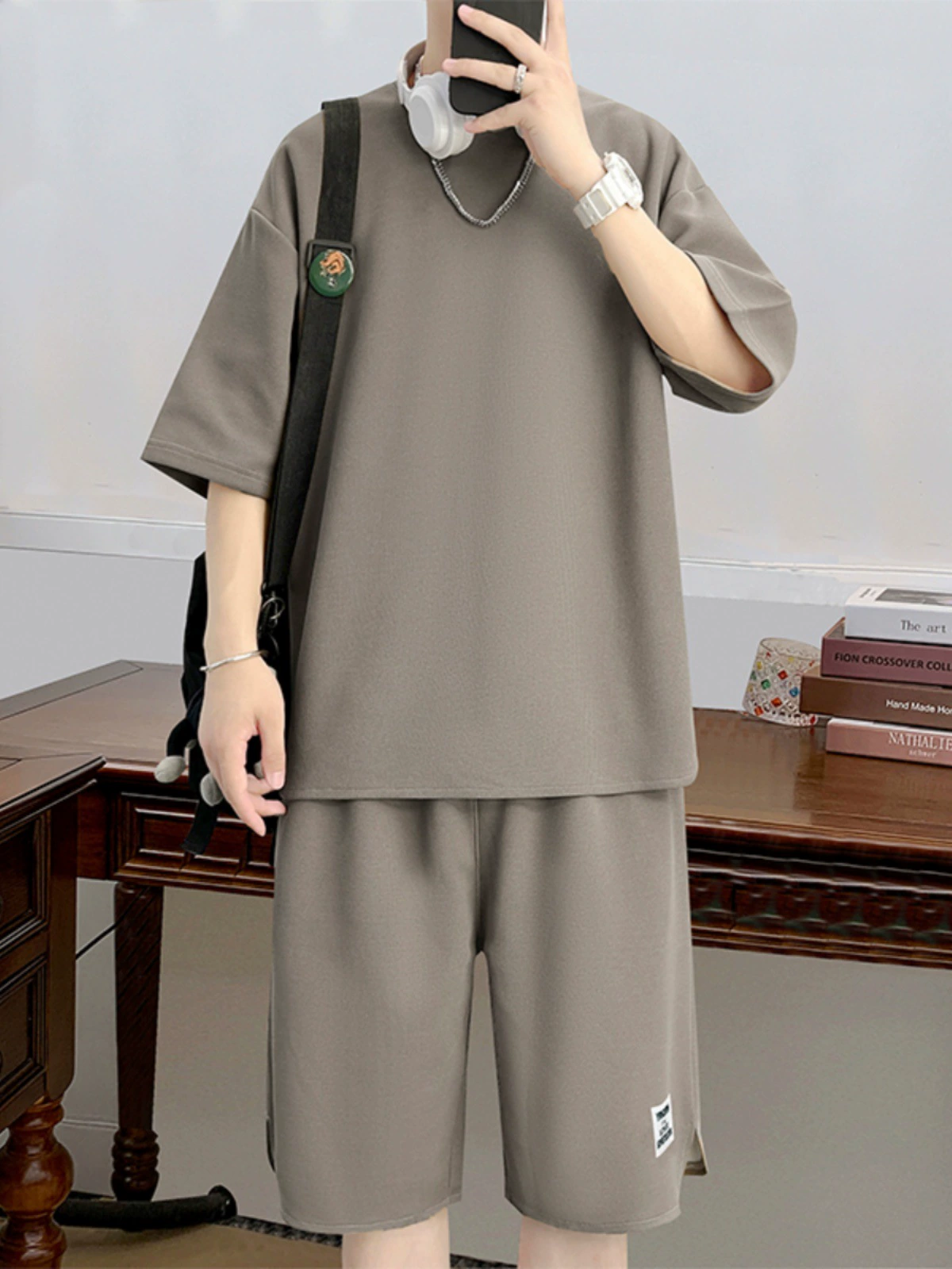 Однотонный мужской костюм, летняя футболка из ледяного шелка с короткими рукавами, мужской костюм с красивыми модными спортивными топами