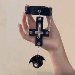 暗黑皮质朋克手链女哥特手饰亚克力手环辣妹手背链欧美风饰品潮