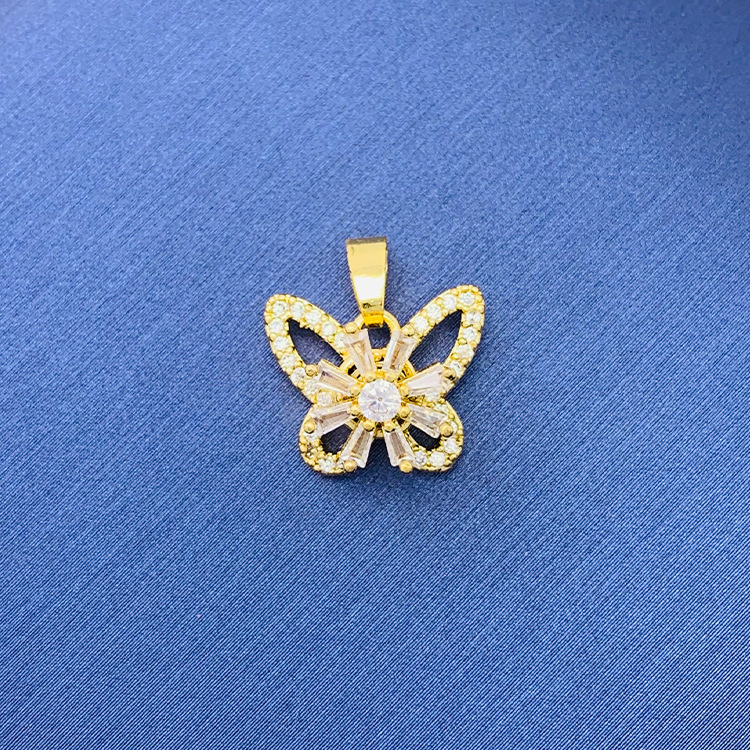 百種類のペンダントは心のままにファッションの経典を配合します。カップルの美しいペンダントは親友のアクセサリーを送ります。