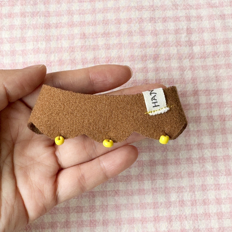 自虐的なクマの手作りベビー服 10 センチメートル人形かわいい花の襟ディズニー着替え装飾服卸売|undefined
