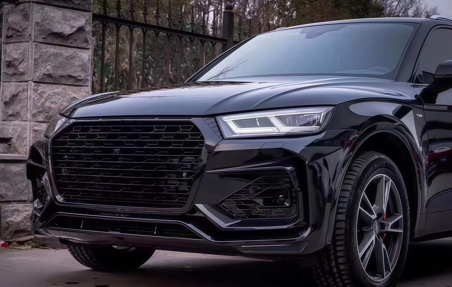 2018-2020 Models Suitable for Audi Q5L Modified Rsq5 Front Bumper Assembly, Large Surround Front Bumper, Front Grille