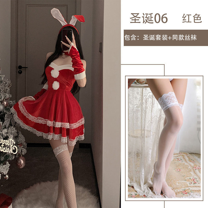 버건디 슈트 + 흰색 스타킹