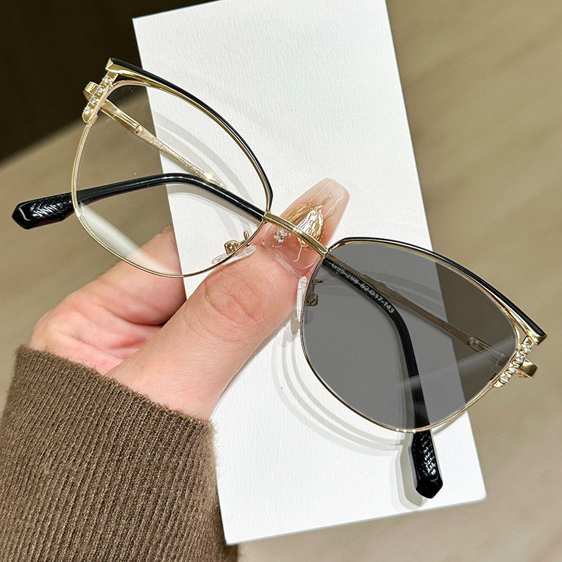 时尚新款跨境平光镜男女个性防蓝光眼镜欧美潮流变色防蓝光眼镜