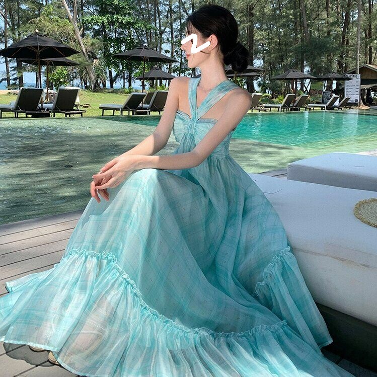 Dopamine-Inspired Stunning Seaside Vacation Halter Neck Beach Dress with Chest Pads, Summer Ultra-Fairy High-End Long Dress with a Large Hem