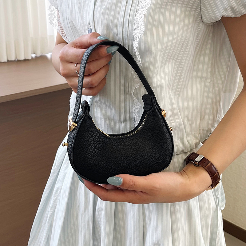 Bolso pequeño para mujeres 2026 nuevo nicho de diseño de tendencia de verano personalidad moda moda moda popular bolso de media luna de hombro bolso axilar