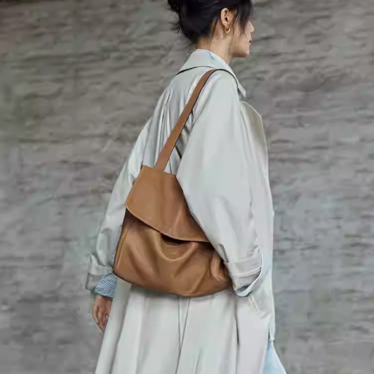 Minimalist Flap Messenger Bag For Women - Retro Versatile Commuter Large Capacity Top Grain Vegetable Tanned Cowhide Leather - Thumbnail 2