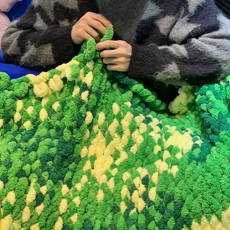 Плетеная пальцами радужный сахарный материал одеяло одеяло одеяло