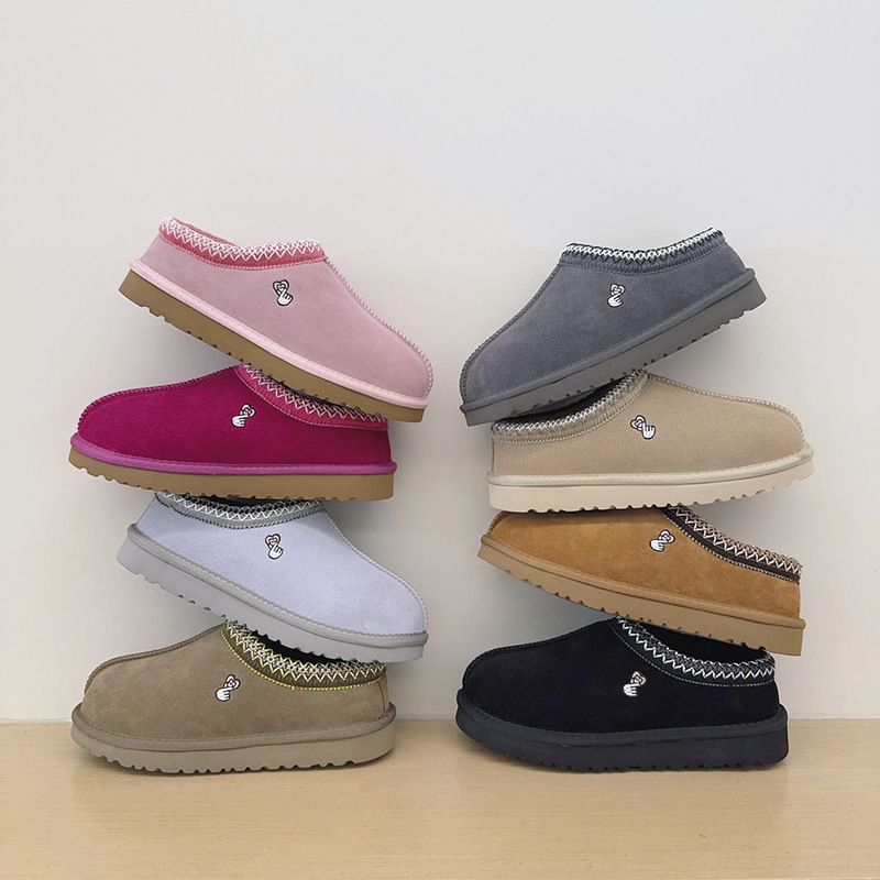 Cross-border foreign trade plus-size women's shoes, ethnic style embroidered genuine leather snow boots, women's cotton boots, slippers, cowhide with plush lining, non-slip Cross-border foreign trade plus-size women's shoes, ethnic style embroidered genuine leather snow boots, women's cotton boots, slippers, cowhide with plush lining, non-slip